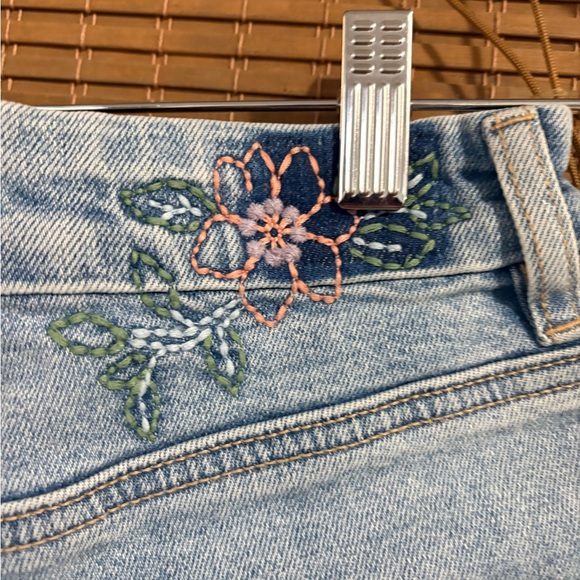 American Eagle Outfitters Light Blue Ripped Jean Shorts - Picture 6 of 7